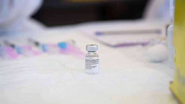 Uno de los profesores de Sevilla vacunados con 6 dosis de Pfizer asegura que está «prácticamente perfecto»