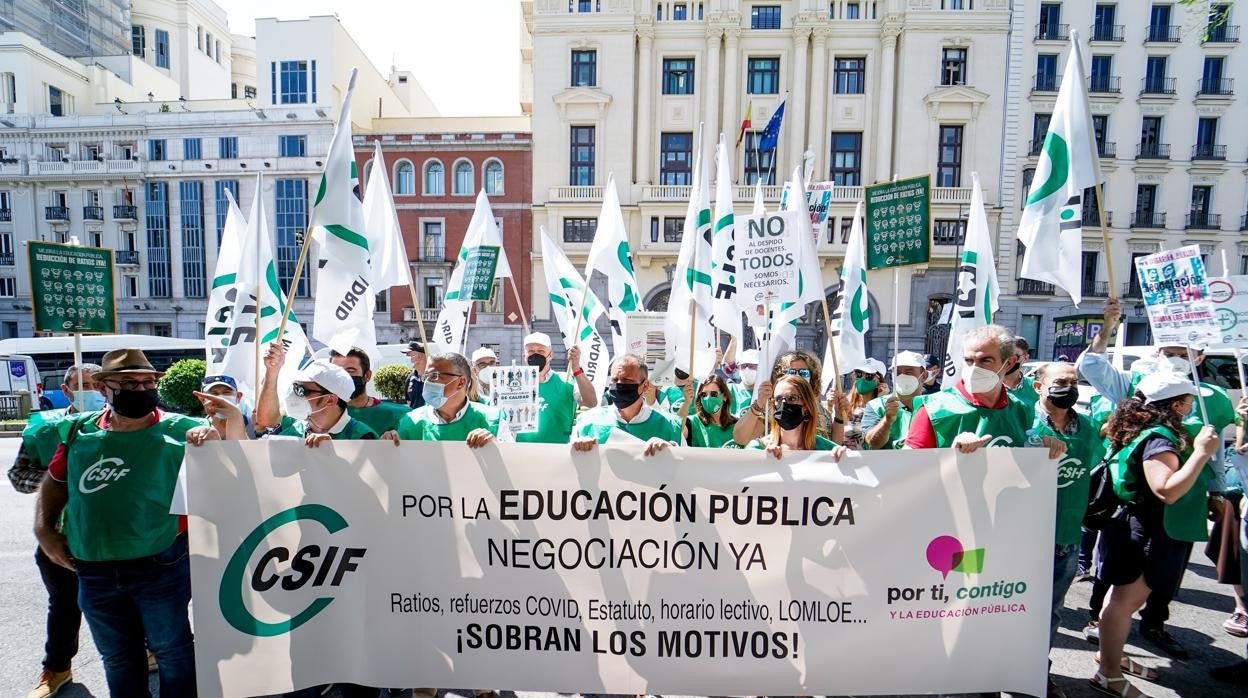 Concentración del CSIF frente al Ministerio de Educación y Formación Profesional