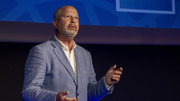 El consejero andaluz de Educación pide a las familias y los jóvenes responsabilidad para acabar con la ludopatía