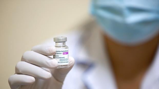 Andalucía adelanta la segunda dosis de AstraZeneca a diez semanas por el avance de la variante Delta
