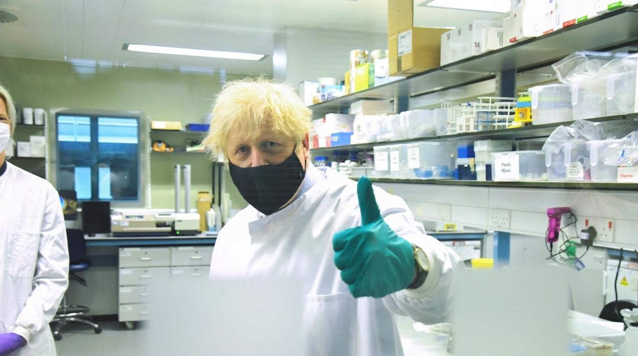 Boris Johnson visitó el Instituto Nacional de Biología