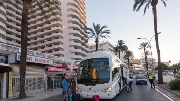 La mayoría de los estudiantes aislados en Mallorca regresan a sus casas en un barco 'burbuja'