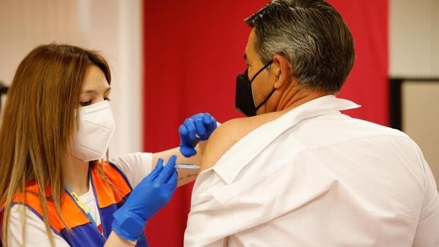 Cuántos días tienen que pasar entre las dos dosis de la vacuna contra el coronavirus