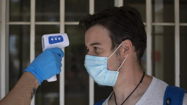 Qué hacer si has estado en contacto con un positivo: los pasos a seguir