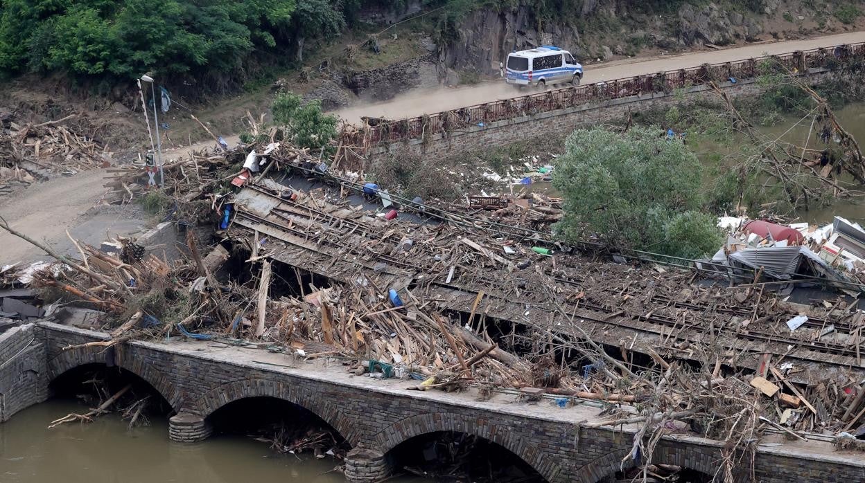 Un puente destruido por el río Ahr, al oeste de Alemania