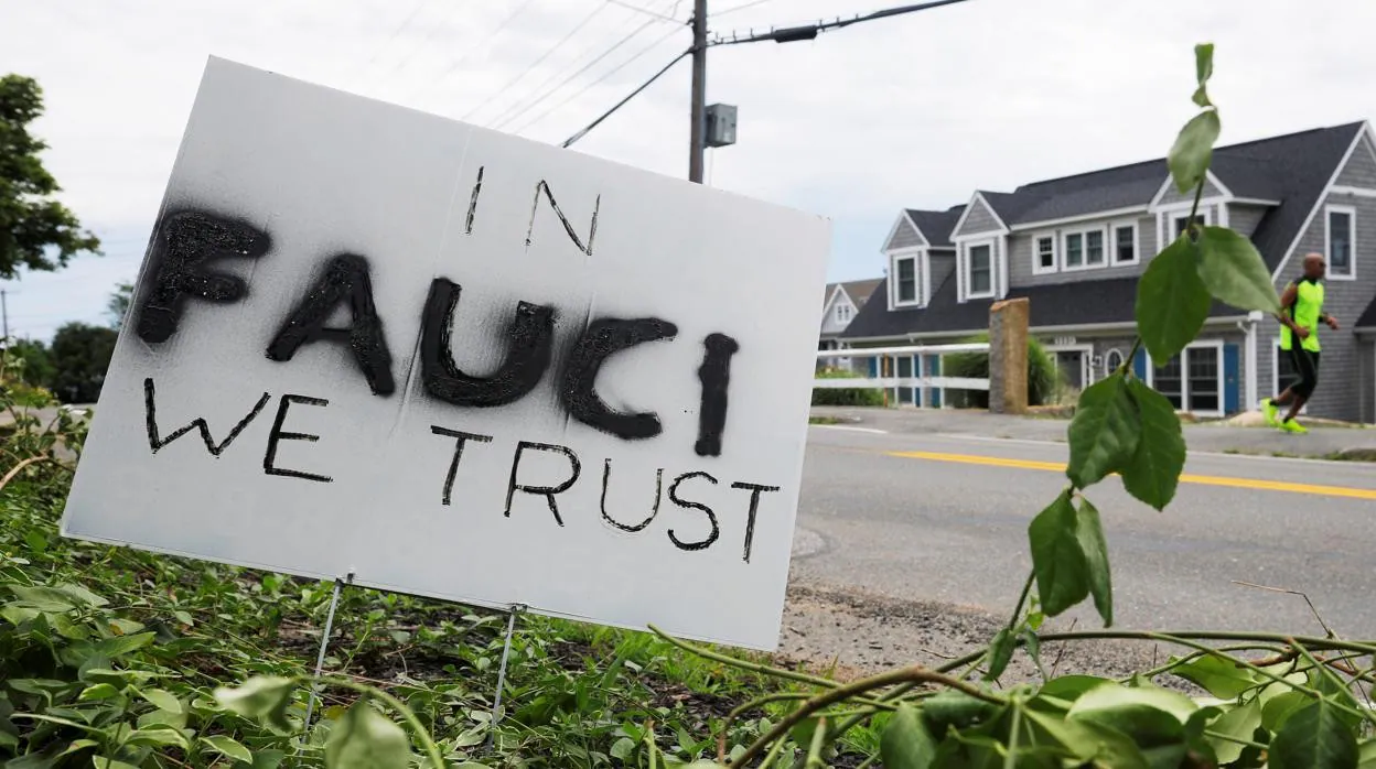 Pancarta en la localidad de Rockport: «En Fauci confiamos»