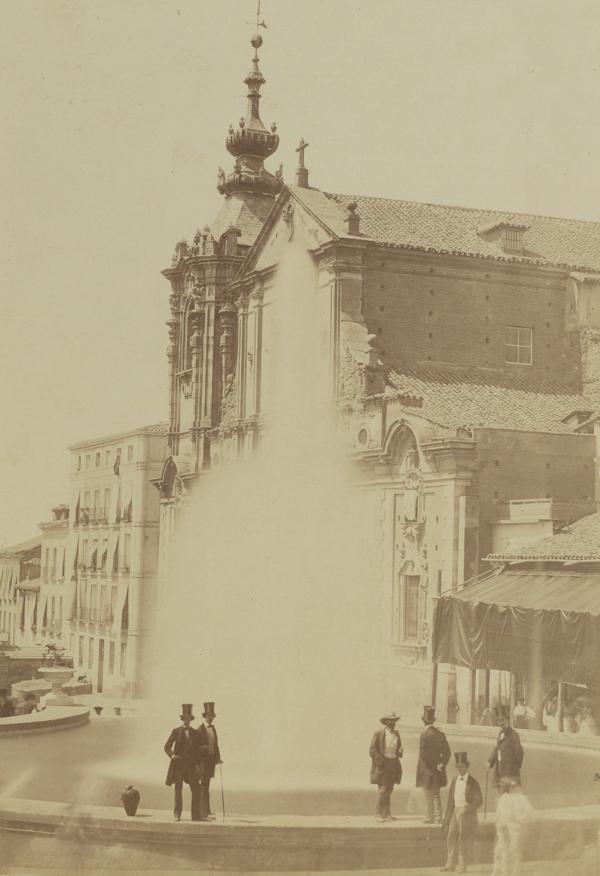 El Canal de Isabel II se construyó para que Madrid no perdiera su capitalidad hace 170 años. Se inauguró en la calle ancha de San Bernardo, en la imagen