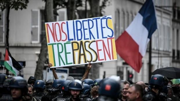 El criticado certificado Covid entra en la vida diaria de los franceses