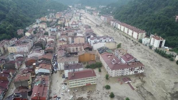 Mueren dos personas por las lluvias torrenciales en el norte de Turquía tras los incendios