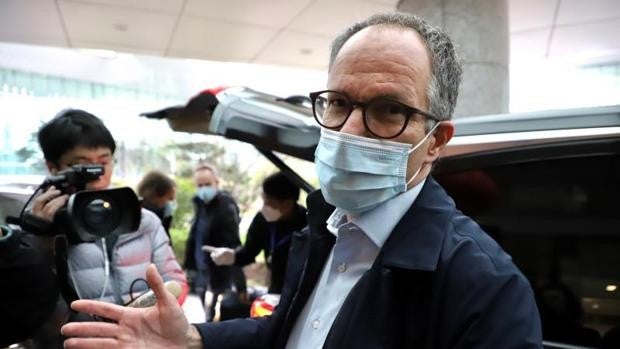 El jefe del equipo de la OMS que investiga el origen del Covid-19 asegura que pudo salir del laboratorio de Wuhan