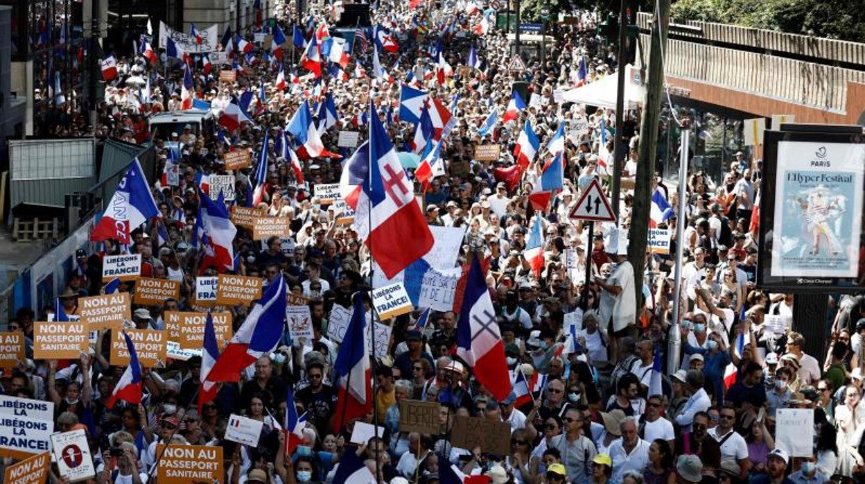 Manifestación en París contra el pasaporte Covid