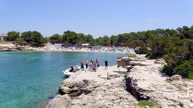 Muere un hombre tras ser arrollado por un ferry en el puerto de Ibiza