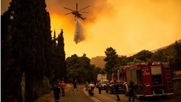 Vília, el incendio griego que continúa ardiendo cuatro días después