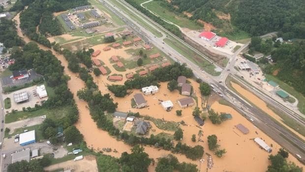 Al menos 15 muertos y 30 desaparecidos por una inundación en Tennessee