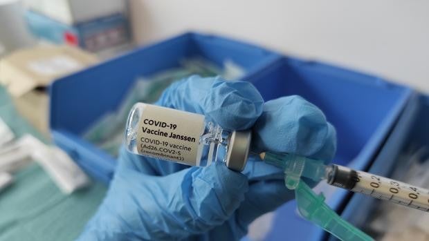 A qué grupo de edad va destinada la vacuna de Janssen contra el coronavirus en España