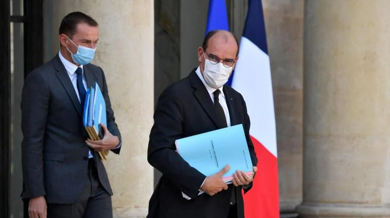 El primer ministro francés, Jean Castex (dcha.), y el subministro francés de Acción Pública y Cuentas, Olivier Dussopt (izq.)