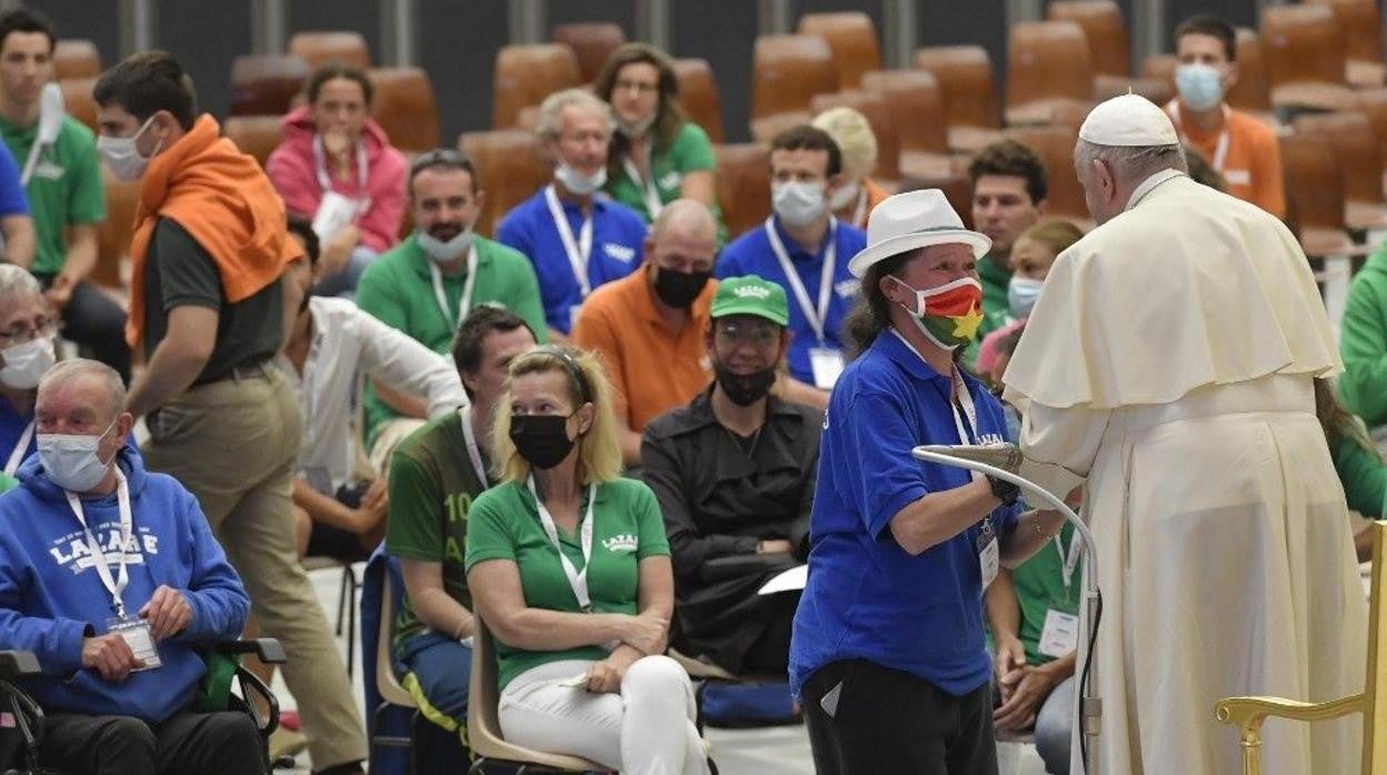 El Papa recibe a la asociación Lázaro