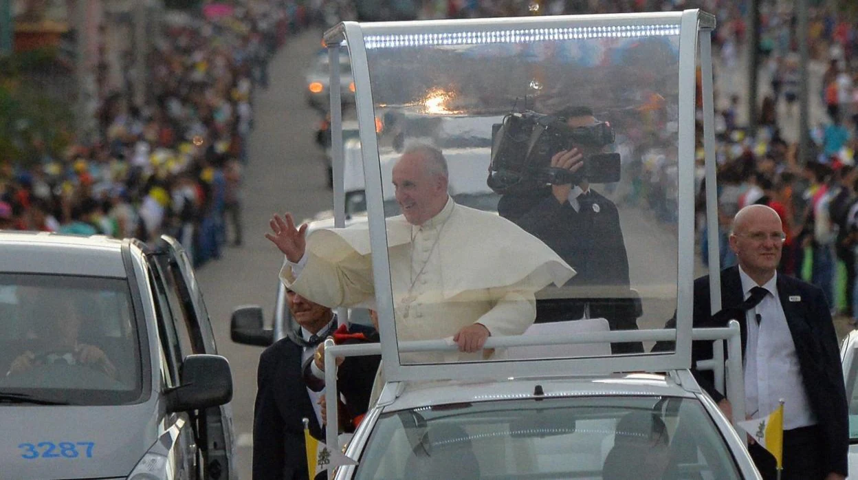 El Papa relata a COPE: «Un enfermero me salvó la vida»