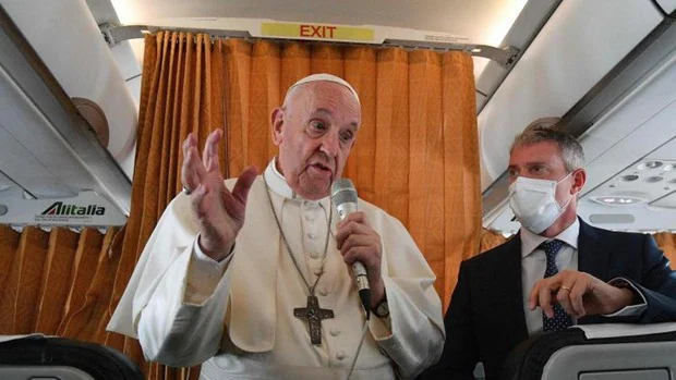 El Papa apoya las leyes civiles sobre uniones gay pero aclara que «el matrimonio es entre hombre y mujer»