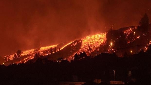 Las devastadoras imágenes de la lava entrando en una casa de La Palma
