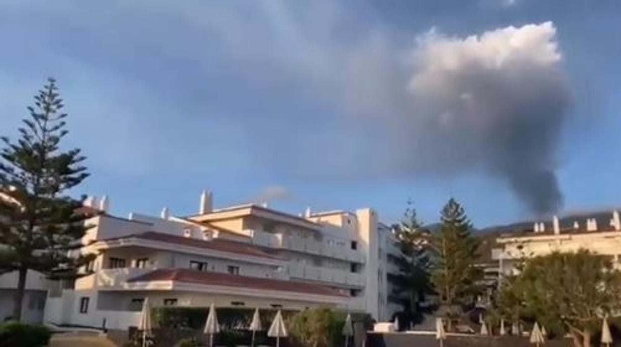 Imagen publicada por los controladores aéreos en los que se ve la cercanía de la nube de cenizas