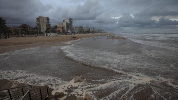 La Aemet mantiene las alertas por lluvias, tormentas y viento en el suroeste del país, la costa este y Baleares