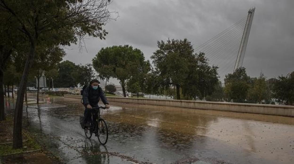 La Aemet ha activado para mañana avisos naranja y amarillo por lluvias a causa de la DANA