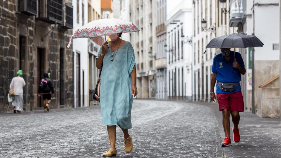 Santa Cruz de la Palma amaneció este domingo llena de ceniza