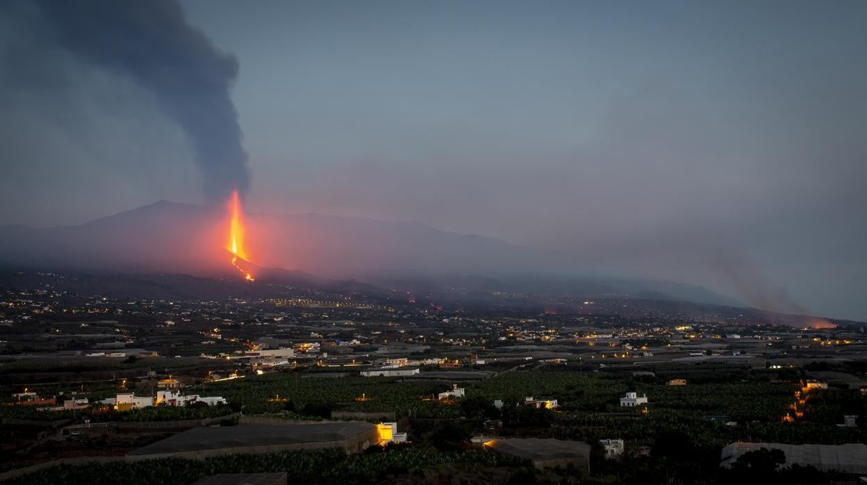 La lava del volcán de La Palma ha llegado a playa Nueva