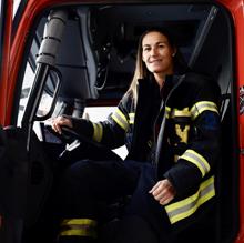 Marta Gómez, bombera conductora en el parque 2C de Madrid