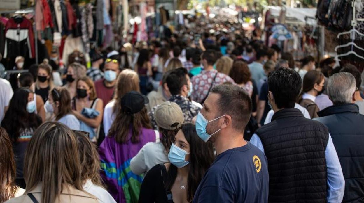 La caída de los contagios de coronavirus se frena en España con un ligero repunte de la incidencia