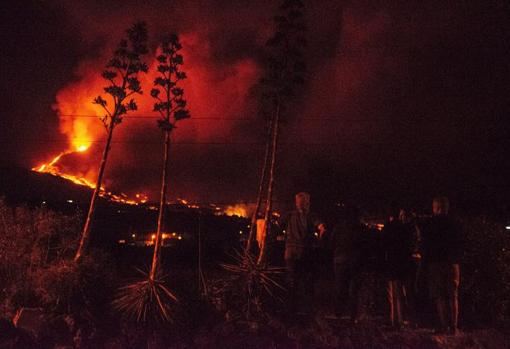 «El peor escenario es que el volcán arroje lava a dos vertientes»