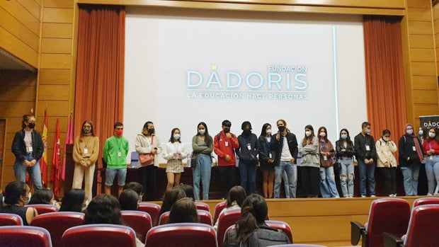 La Fundación Dádoris ayuda a 59 jóvenes a estudiar su carrera universitaria en el curso 2021-2022