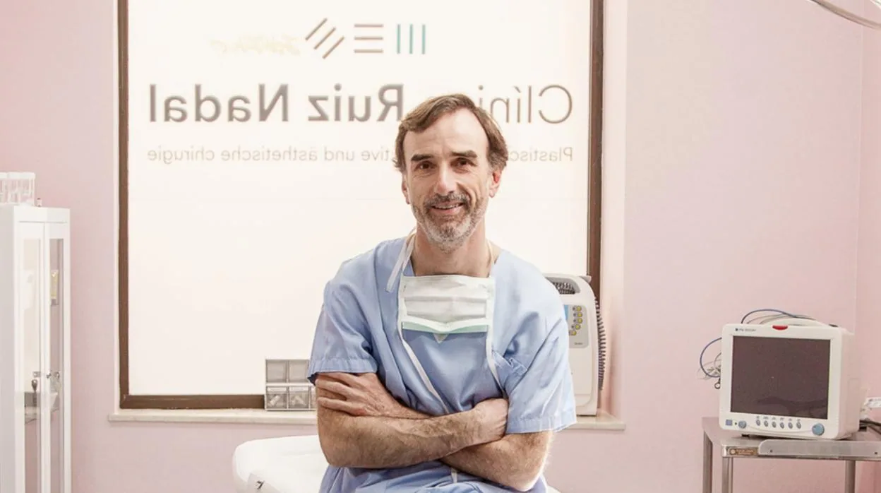 El médico que responde a los catalanistas: «Nadie me va a decir cómo rotular mi negocio»