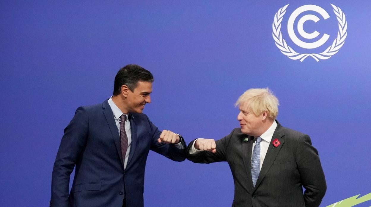 Sánchez saluda a Johnson a su llegada a la COP26 en Glasgow