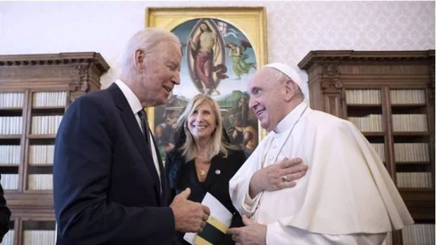 Los obispos de EE.UU. aprueban un nuevo texto sobre la comunión que deja fuera a Biden