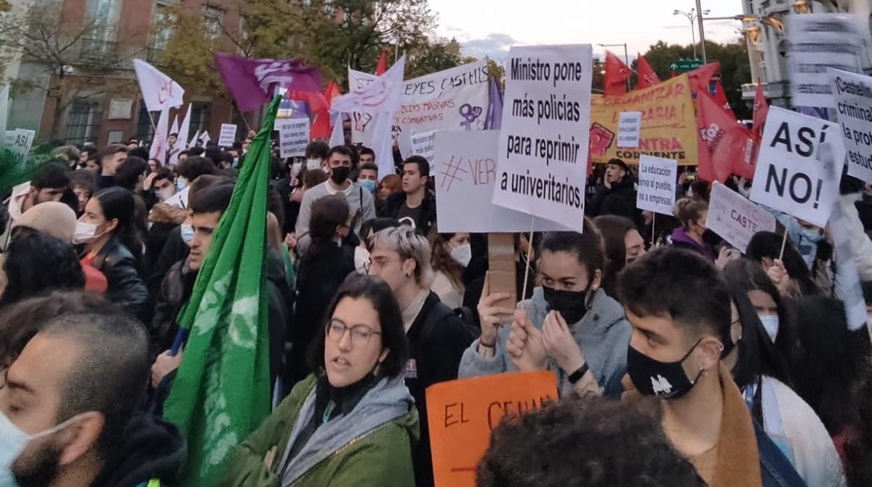 Protesta de los estudiantes este jueves frente al Congreso de los Diputados