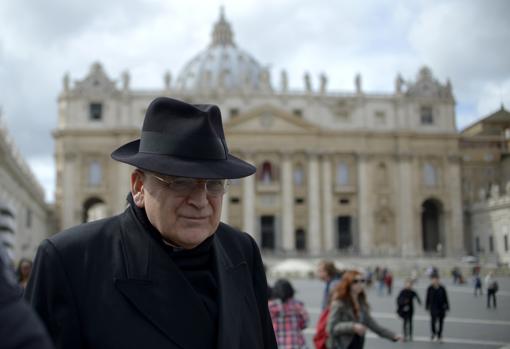El cardenal Raymond Burke, que fue ingresado por Covid, es uno de los negacionistas del Vaticano