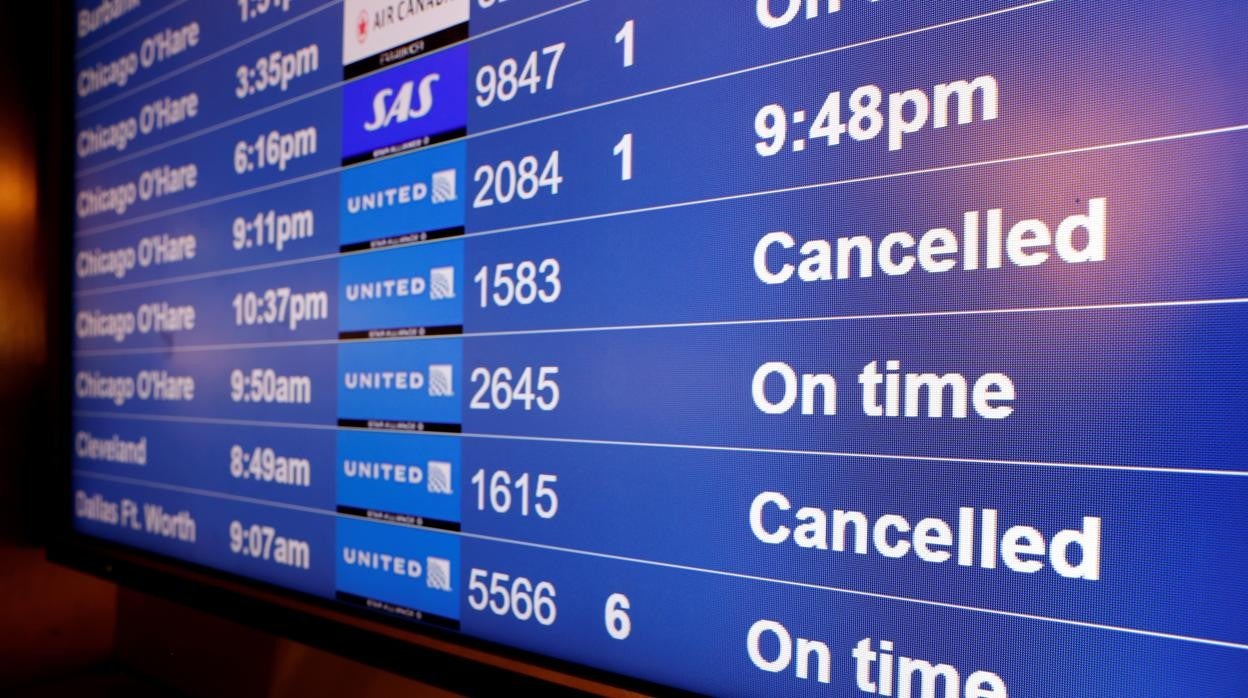 Las compañías aéreas cancelaron entre el viernes y el sábado cerca de 4.500 vuelos en todo el mundo