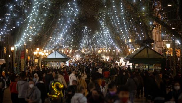 El aumento de contagios de coronavirus deja a nueve comunidades sin 'fiesta' por Nochevieja