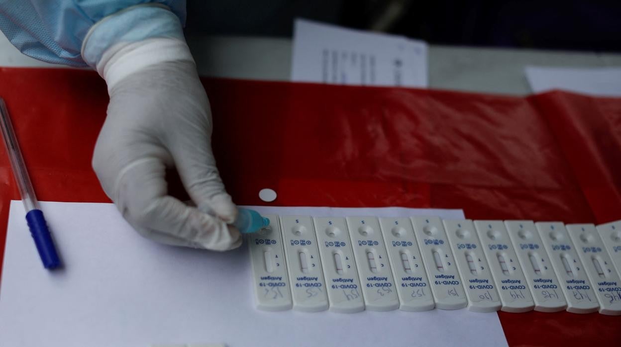 Varios test de antígenos