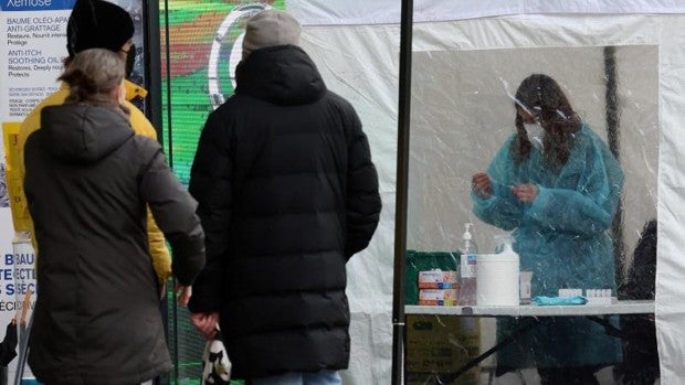 Más de la mitad de los europeos se contagiarán con Ómicron en las próximas semanas, apunta la OMS