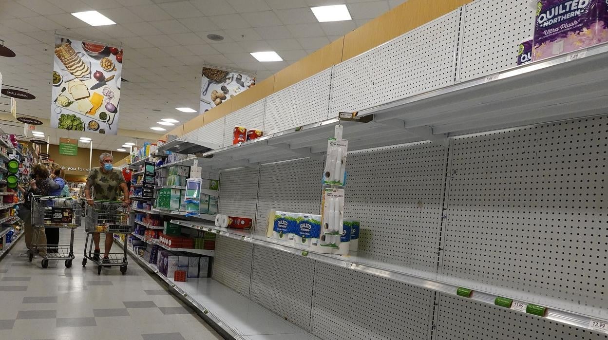 Estantes casi vacíos en Miami (Florida)