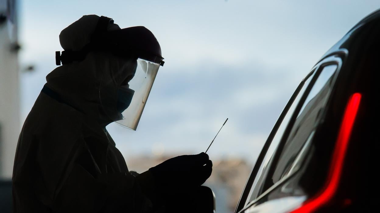 Realización de test de antígenos y PCR en el parking del Centro de Salud de Ciudad Rodrigo, Salamanca