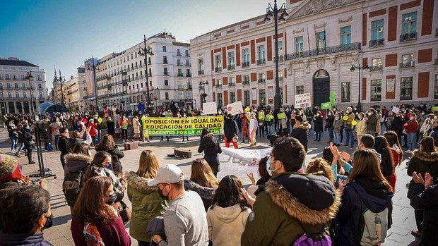 Ayuso también se blinda y evita aplicar el polémico decreto de Pilar Alegría que irrita a los docentes