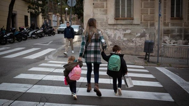 Ómicron pone en jaque la vuelta al cole: «Nunca habíamos tenido al 20% de los profesores de baja»