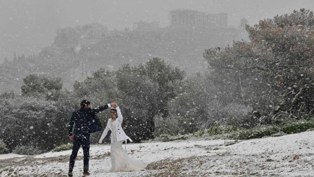 Una nevada cubre de blanco Grecia