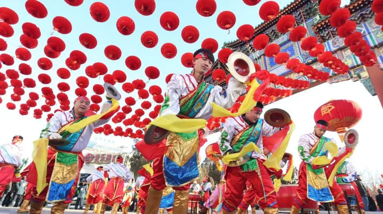 El Año Nuevo chino se celebra con tradiciones como desfiles o bailes