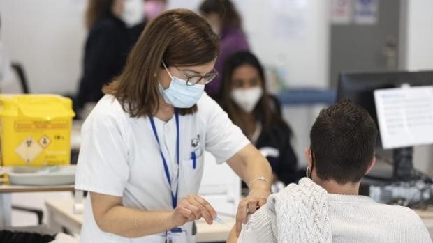 España supera los 10 millones de contagios de coronavirus y añade 408 nuevas muertes