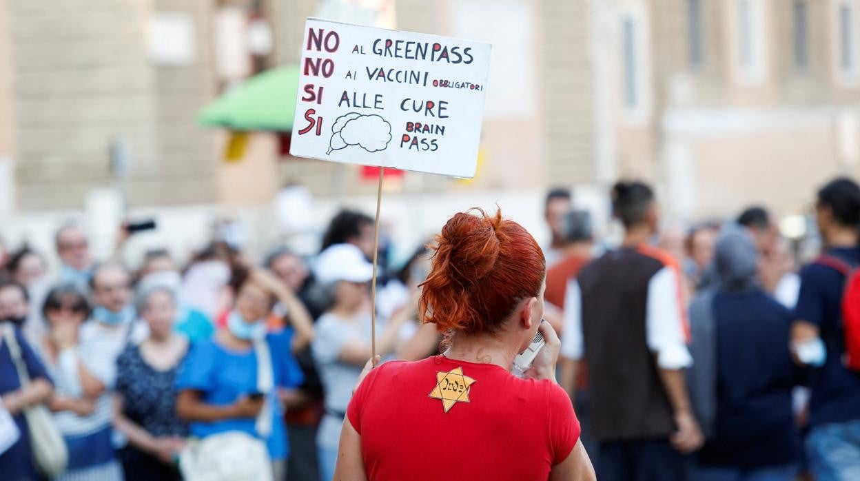 Protestas contra el pase verde y las vacunas obligatorias en Roma (Italia)